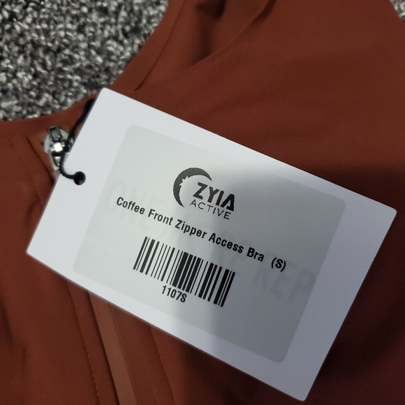 Zyia Zip Bra - Picture 2 of 3